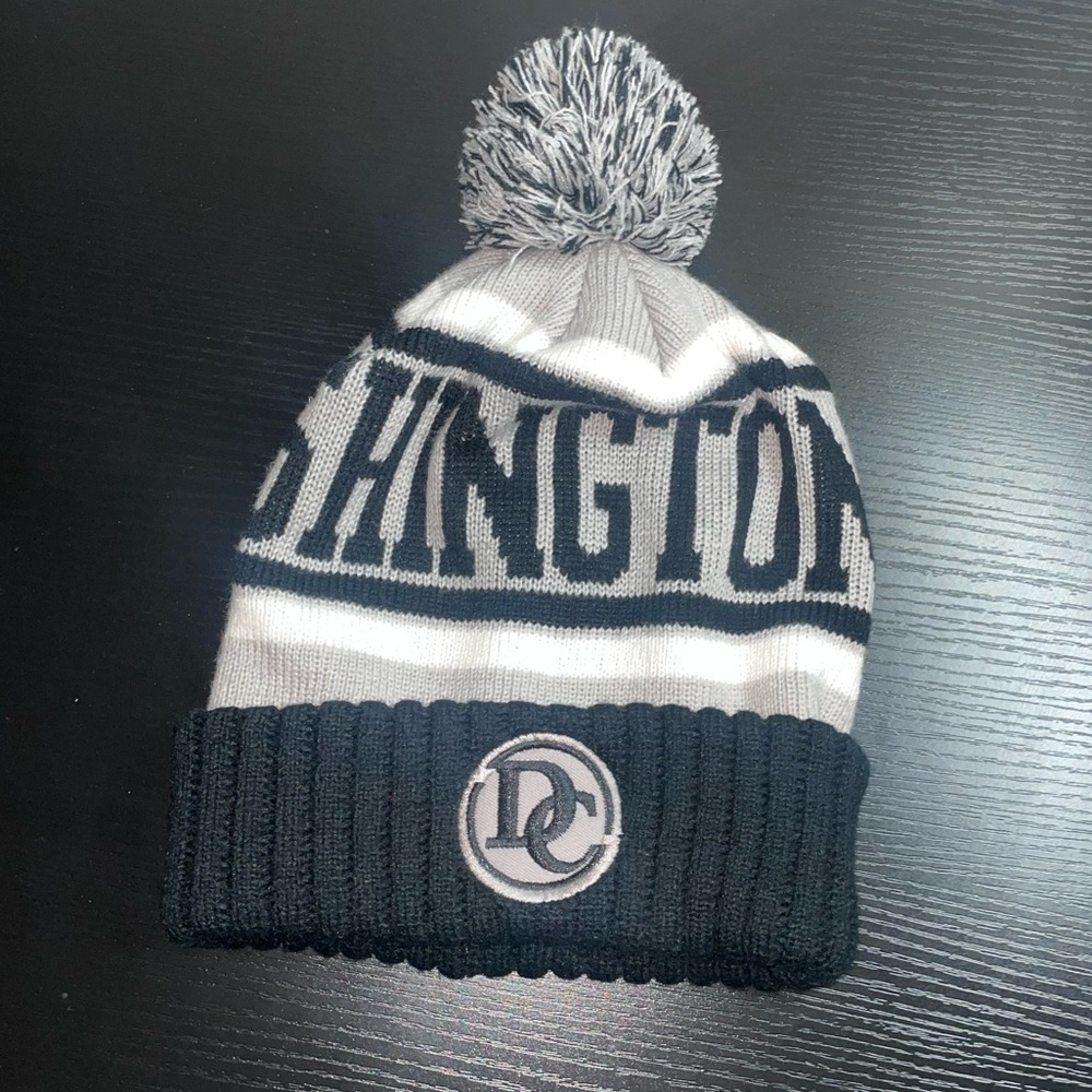 NWOT Washington Knit Beanie with Pom